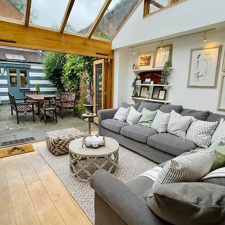 Villa Dolls House - Luxury Townhouse *Sleeps 10* à Henley-on-Thames Extérieur photo