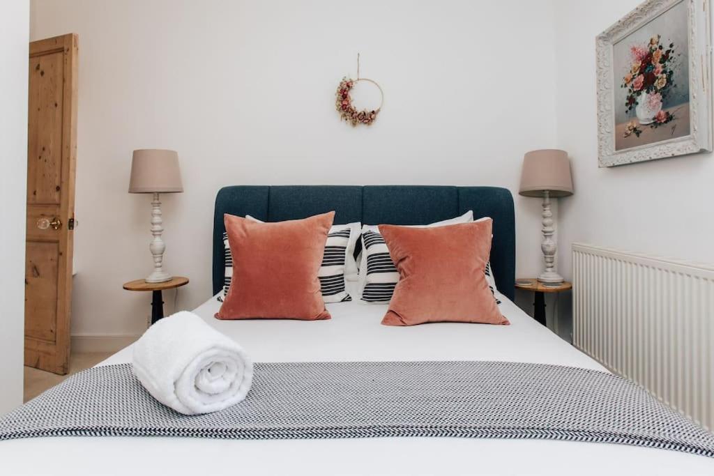 Dolls House - Luxury Townhouse *sleeps 10* *
