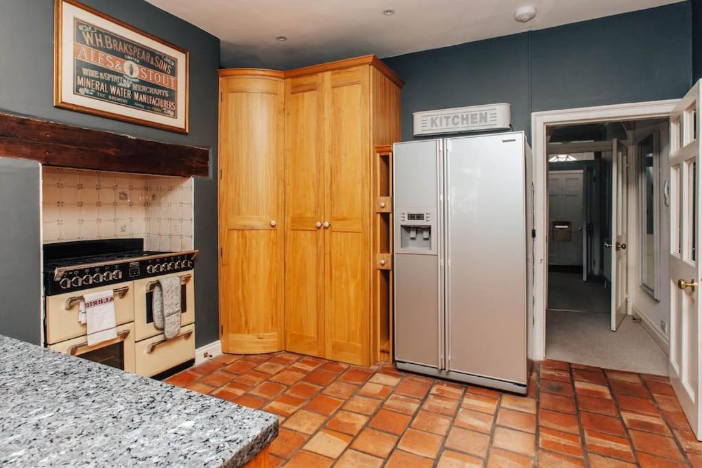 Dolls House - Luxury Townhouse *sleeps 10* Holiday home