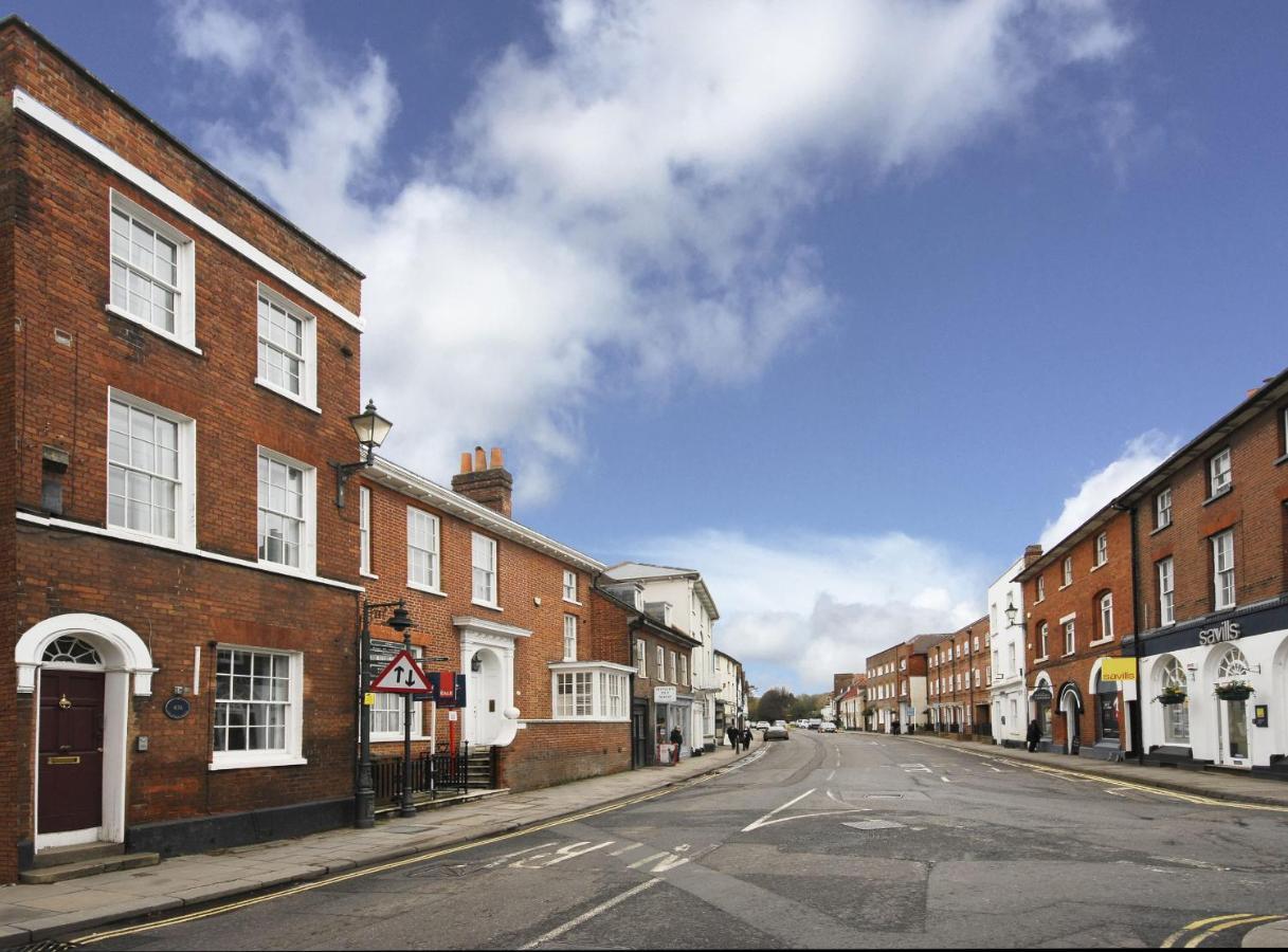 Dolls House - Luxury Townhouse *sleeps 10* Holiday home *