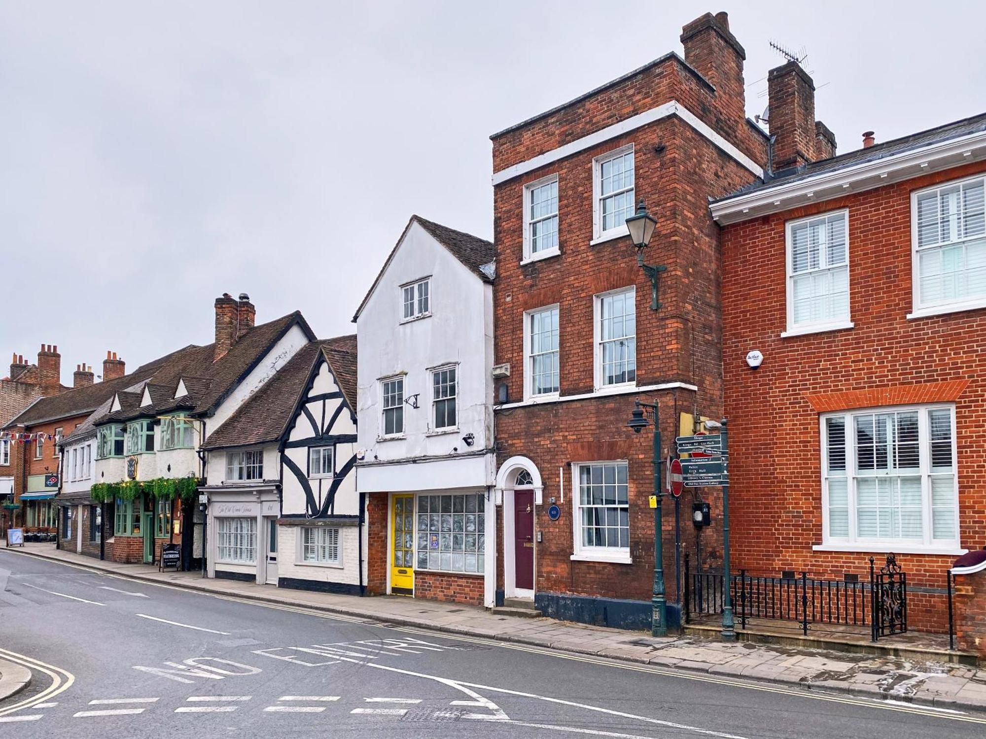 Dolls House - Luxury Townhouse *sleeps 10* Holiday home *